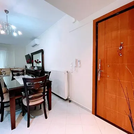 Апартаменты Georgia Centre Flat - 10 Min From The *