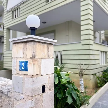 Georgia Centre Flat - 10 Min From The Апартаменты Ретимно
