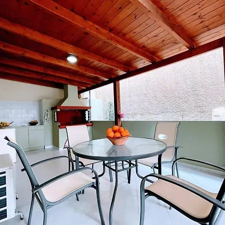 Georgia Centre Flat - 10 Min From The Апартаменты