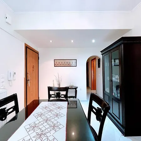 Georgia Centre Flat - 10 Min From The Апартаменты
