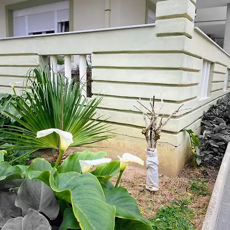 Georgia Centre Flat - 10 Min From The Апартаменты